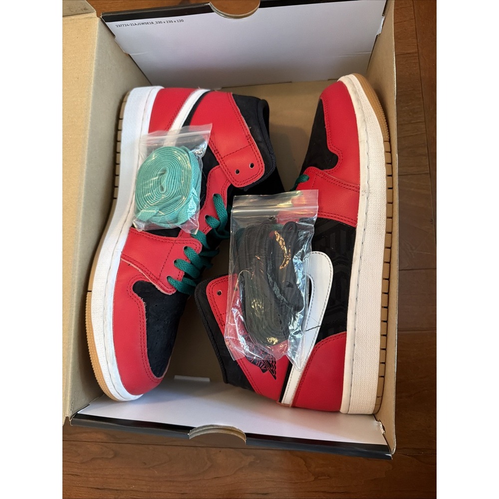 Air Jordan Mid SE, Christmas Edition, Extra Laces Included - Picture 8 of 9